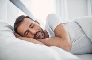 Jak sen wpływa na odchudzanie?